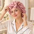 Bonnet en Satin utilisé dans une routine beauté élégante